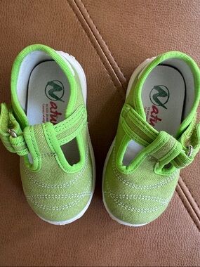 Naturino Kids Green Canvas T-Strap Shoes sz 20